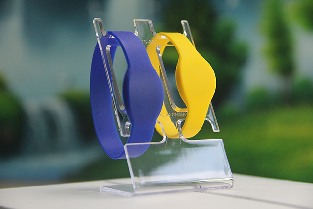 無(wú)線射頻卡與傳統(tǒng)的條碼卡識(shí)別技術(shù)相比有哪些優(yōu)勢(shì)