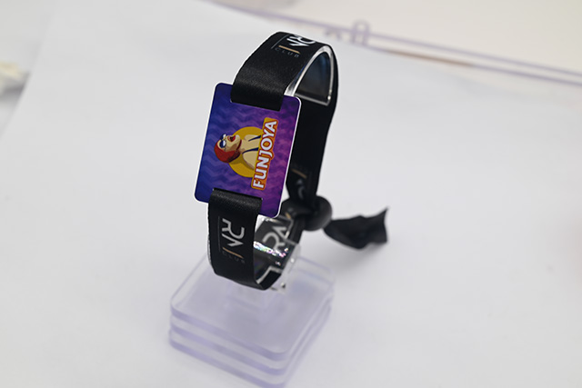 大多數(shù)酒店使用不同功能的智能卡來(lái)連接酒店系統(tǒng)